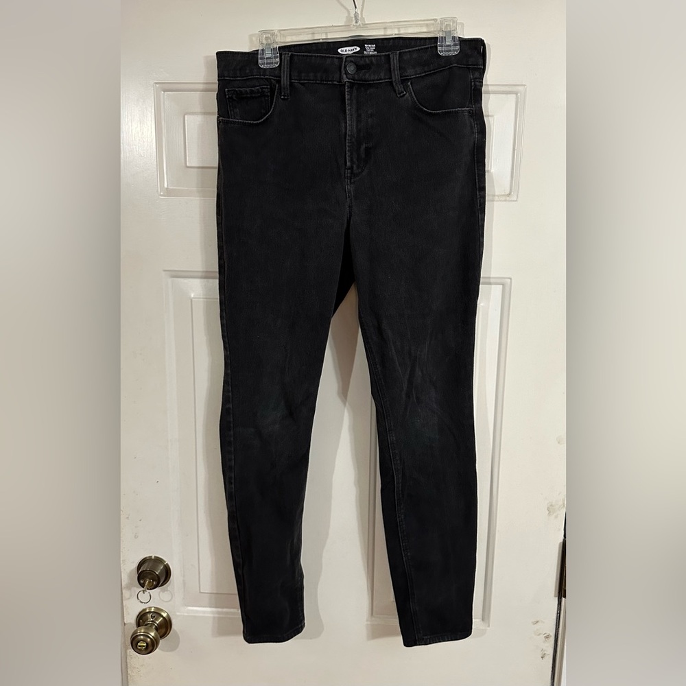 Old Navy Super Skinny High Rise Rockstar jeans. Size 12. Very Clean. Smoke free.